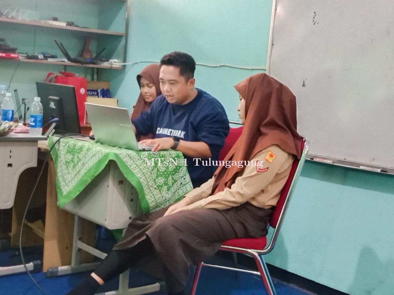 Kegigihan Anak - Anak Riset MTsN 1 Tulungagung Menyiapkan OPSI 2025