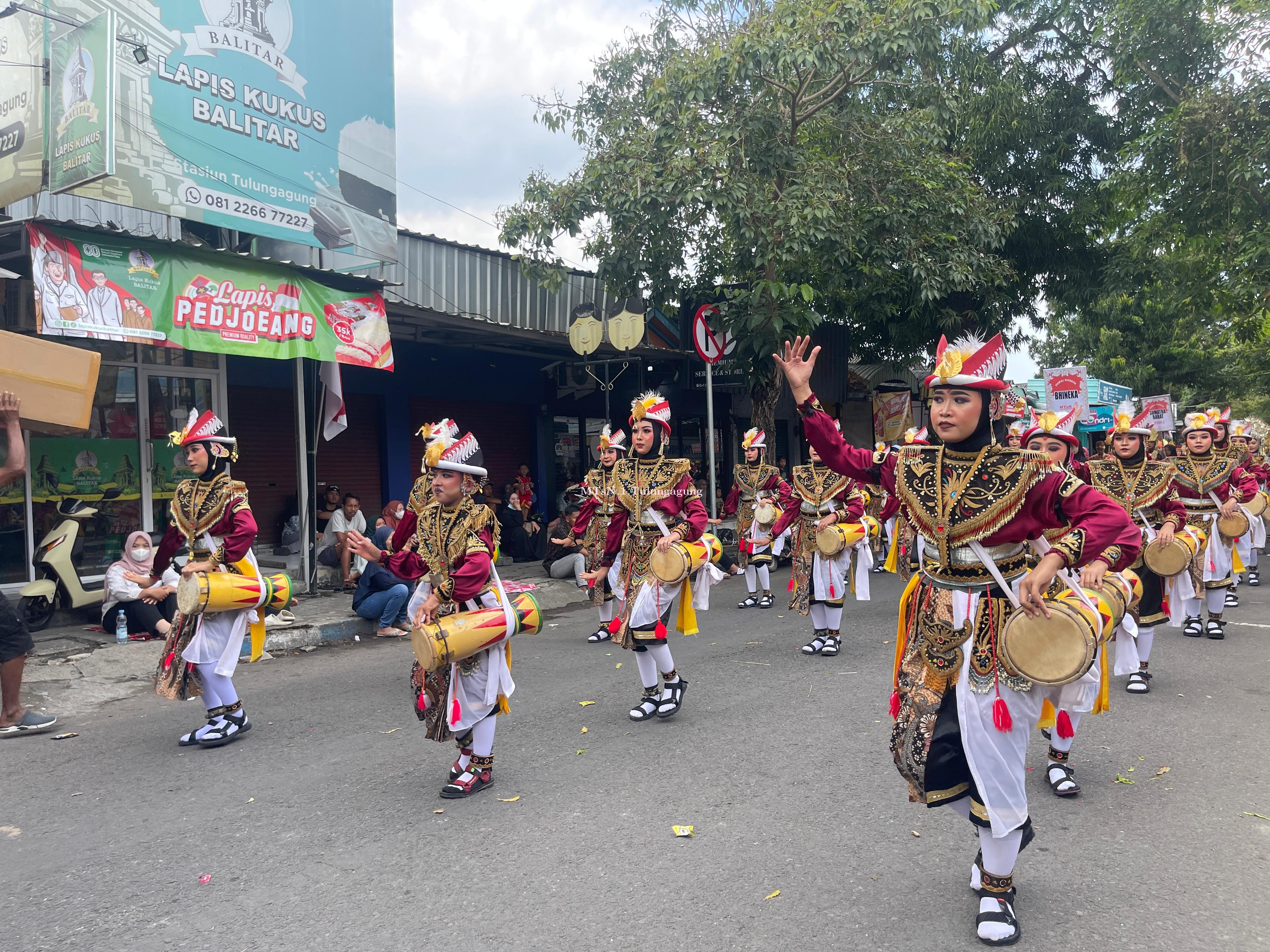 Reog Kendang, Barisan Fantasi dan Drumband Pemikat Penonton