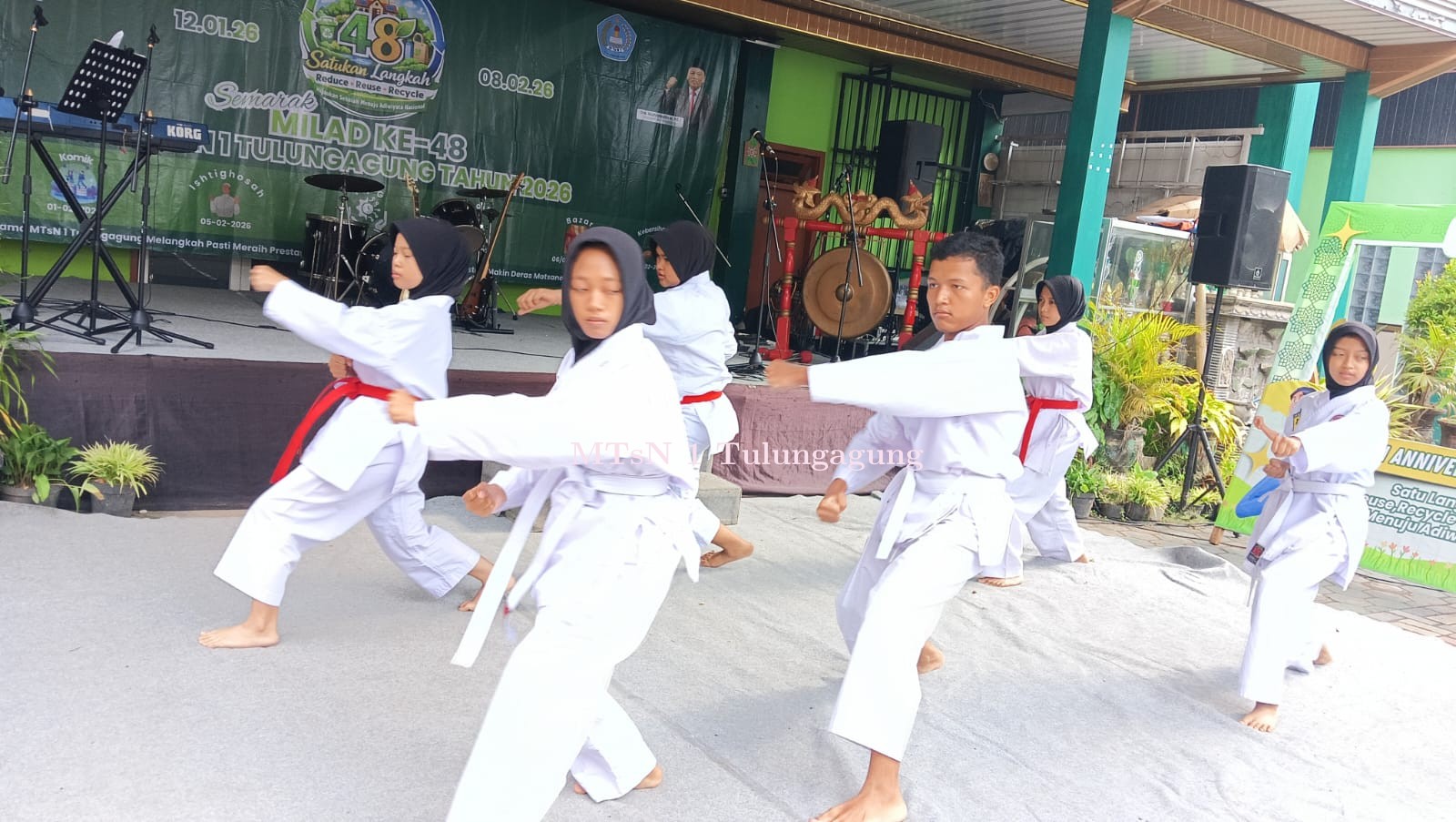 Ramaikan Bazar, Tampilkan Tari hingga Unjuk Kebolehan Karate