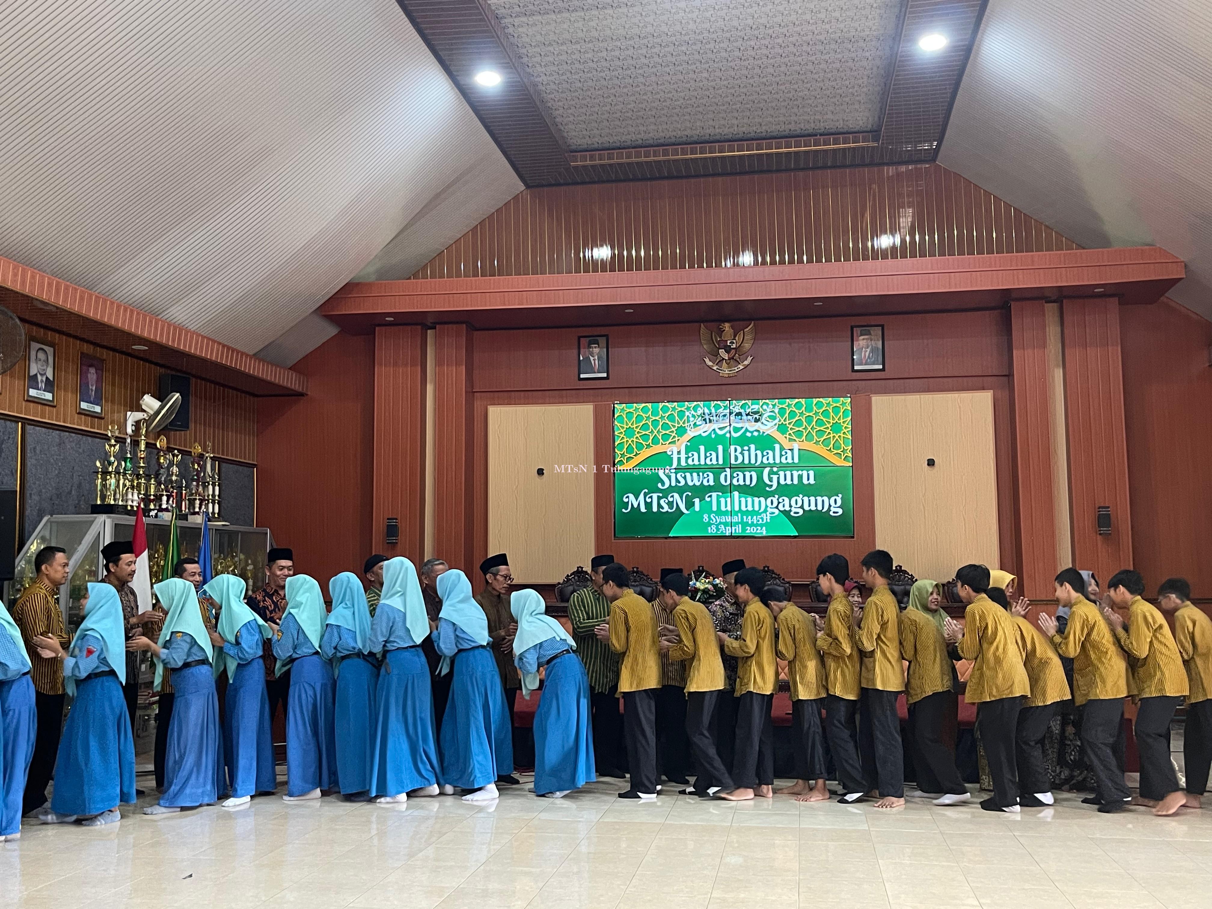Mushafahah Saling Bermaafan Siswa, Guru dan Karyawan dan Pimpinan Matsaneta